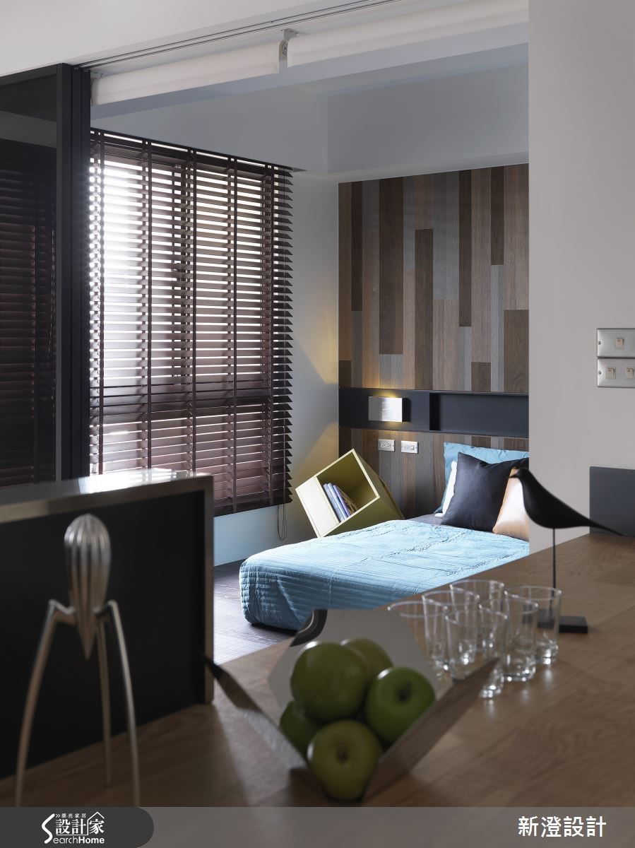 位於台中的 28 坪居所，格局 2 房 2 廳，設計師挹注隨